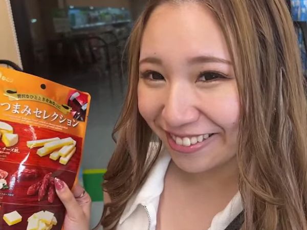 【素人】遊んでばっかり！人生なに一つ真面目に考えてないビッチJD登場！当然この感じだからスケベな事も愛してるエロ娘だ！