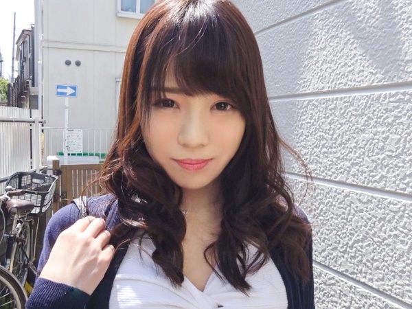 【清楚系お姉さんの初挑戦】『声、出ちゃう…』初ハメ撮りに挑むお姉さんが男優のチ○ポで快感に悶える！必死に喘ぎ声を我慢するも、気持ち良さに負けて甘い吐息が漏れちゃう♡清楚な見た目とのギャップに興奮必至！