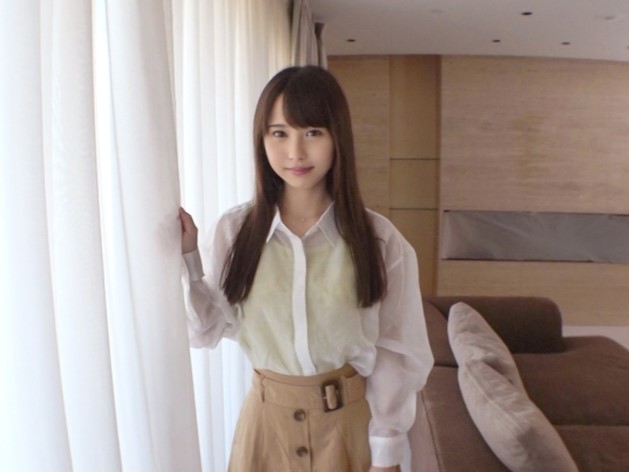 【素人】内気でかわいいスレンダーな美少女ちゃん…ロリまんこを使って一生懸命に騎乗位腰振り…♡