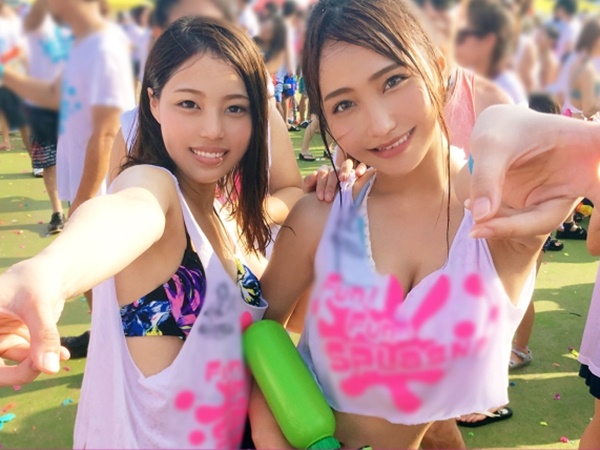 【素人】頭が弱くて軽い女だけが集まるフェスへ行ったらおマンコゆるそうな女子ズを発見！チンポ大好きでヤルには丁度いい！