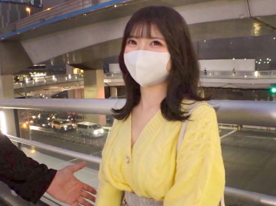 【ナンパ成功！パイパン美少女と即ハメ】『気持ち良すぎる…』激カワ女子をゲット！ツルツルおま○こを激しくピストンし、最後はキュートな顔にザーメンぶっかけ！！