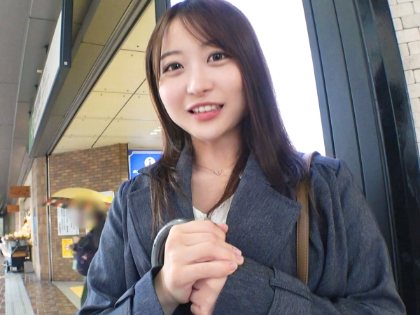 【清楚系素人娘の初AV挑戦】『我慢できない…』性欲MAXの美女が男優チンポで淫乱覚醒！清楚な見た目とは裏腹に、エッチな喘ぎ声でイキまくる！初撮りとは思えないほどエロすぎる反応に興奮必至！♥︎