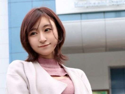 【淫乱若妻のフェラ天国】 笑顔が可愛い奥様の裏の顔！ チ○ポ大好き奥様が笑顔で丁寧に舐めまわし、口内発射！