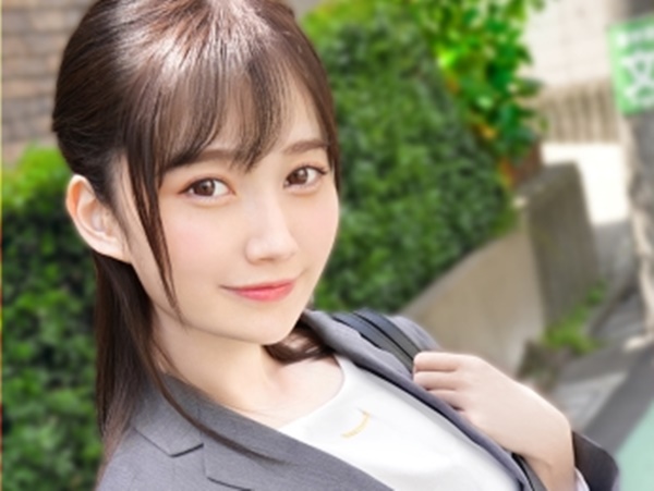 【仕事中でも発情中！？】激カワOLが業務そっちのけで性処理サポート！ホテルで即尺＆即ハメ、腰振りまくって喘ぎ声が止まらない！！