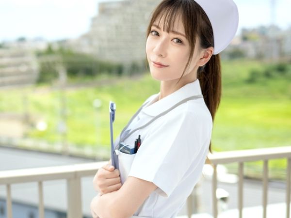 【清楚系ナースの裏の顔】SNSでエロ自撮りする変態看護師！院内で患者や同僚を誘惑し、チ○ポを求めて食いまくる淫乱ナースの危険な本性♡