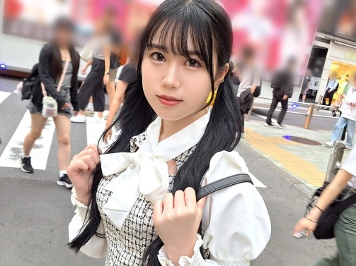 【色白パイパンお姉さん】雪肌美女が騎乗位でエロ腰振り！上下運動で感じまくり、喘ぎ声が止まらない！パイパンマ○コが激しく絡みつく、悶絶必至のSEX！♡