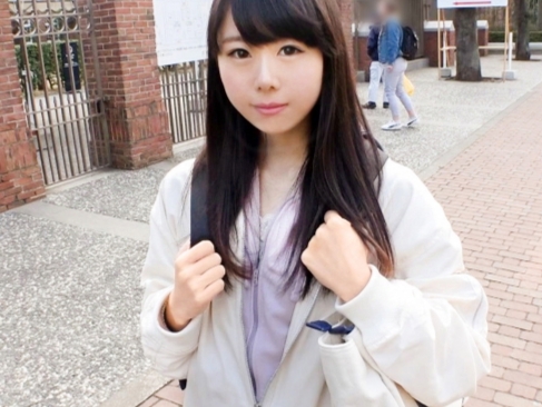 【着衣のまま即ハメ】ナンパでゲットした小悪魔系女子とバックで激突！キュートな笑顔の裏に隠れた敏感ボディが肉棒に反応！感じまくる姿に興奮MAX！♡