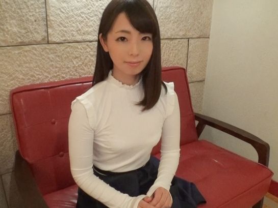 【若すぎ三十路お姉さん】『私でヌイて…』30歳とは思えないスレンダーボディのお姉さんがAVデビュー！男の乳首を舐め回し、手コキでギンギンに勃起させたチ●ポを優しくシゴきまくる♥