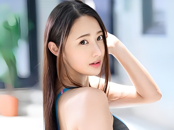 【水着美女の汗だくSEX】『ここで…？』ロッカールームで激しく犯される！騎乗位で激しく突かれ、水着姿の美女が絶頂を迎える♡