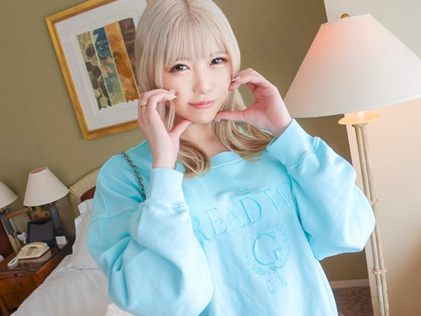 【金髪ギャルのパイパン美マンコを激突き！】ナンパした激カワギャルをホテルに連れ込み、つるつるの美マンコにチンポを挿入！激しくピストンして、ギャルをアンアン喘がせながらイカせまくる！金髪ビッチの淫乱セックスに興奮必至！！