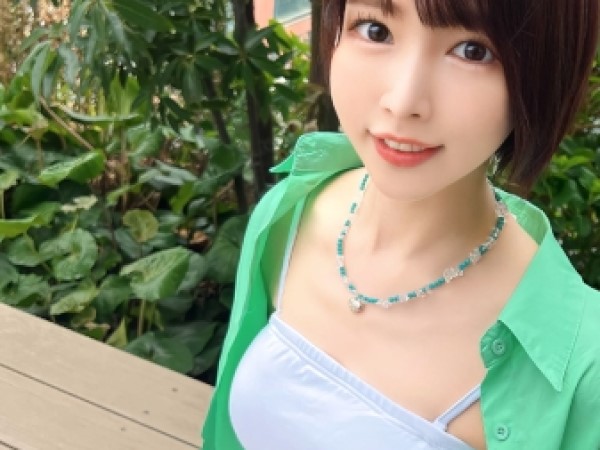 【アイドル裏事情】『ライブ後の私、見せちゃう…』現役アイドルがホテルで大胆変身！チンポを咥え込み、電マオナニーで痙攣イキ！淫らな性行為をハメ撮りで激写！アイドルとは思えないエロさに興奮MAX♡