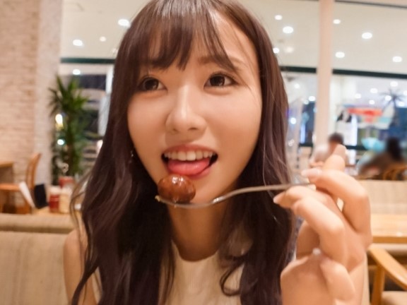 【オイルまみれ4P】スレンダーなパイパン美女と濃厚プレイ♡オイルでテカテカのボディが3本のチ●ポに囲まれて乱れまくり！生ハメで感じまくる姿がエロすぎる！