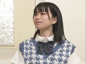【色白JKとイチャラブSEX】『もっと…して…』透明感抜群の現役JKとホテルでベロチューしまくり！甘い雰囲気でゴム無し生チ●ポを小作りマンコに挿入♥ 敏感なカラダが感じまくる！！