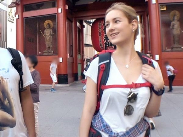 【外国素人】ナニしようジャパンで！ロシアンビューティーが日本人男性の男根を見聞！これが日本の富士山ペニスと大喜びです！