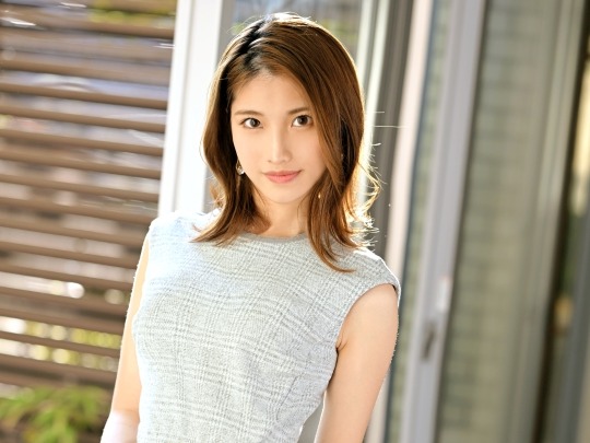 【ホテル受付嬢の裏バイト】清楚系お姉さんが手マンで大洪水！正常位で奥まで突かれ、感じまくるエロすぎる素顔を激撮♡潮吹きしまくりで止まらない！