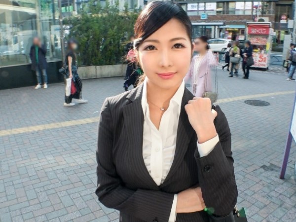 【街角ナンパでOLゲット】『仕事中なのに…』真面目そうなOLがホテルで大胆変身！ねっとりフェラから激交わりまで、素人OLの隠れたエロさに驚愕！！