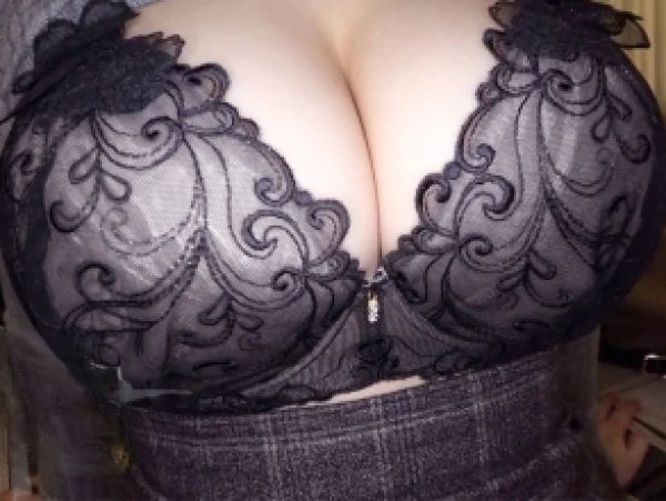 【爆乳OLの危険な残業】『ダメ…でも気持ちいい…』社内一の巨乳OLが上司と連続種付けセックス♥巨尻を激しくピストンされ、デカ乳が揺れまくる！仕事終わりに乱れる姿がエロすぎる！！