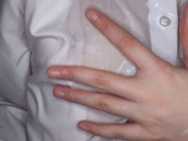 【貧乳ロリっ子】素人娘がローションまみれでエッチな交尾！敏感マ○コを激しく突かれて感じまくる姿が可愛すぎてヤバいww