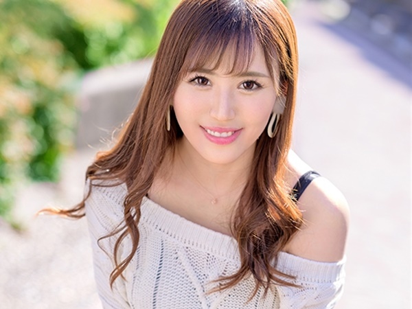 【ギャル妻AVデビュー】子持ちとは思えないエロボディの奥様が敏感すぎるカラダでAV参戦！抑えきれない性欲をぶちまけ、激しく感じまくるえちえちセックス♡