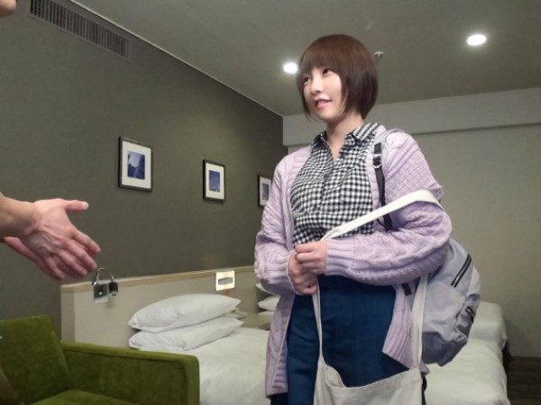 【マジ美女ホテルSEX】「ここでやっちゃうんですか？！」カメラの前で痴態を晒すパイパン介護士の絶頂と乱れ！