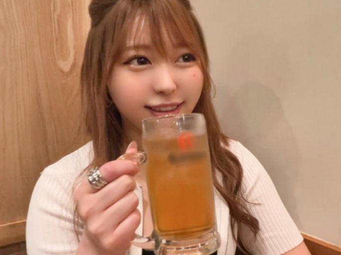 【幼馴染と禁断の夜】『まさかこんなことに…』久しぶりに再会した同級生とお酒の勢いでエッチな雰囲気に！きれいなパイパンに興奮MAX、素人カップルのリアルなセックスがエロすぎる♡