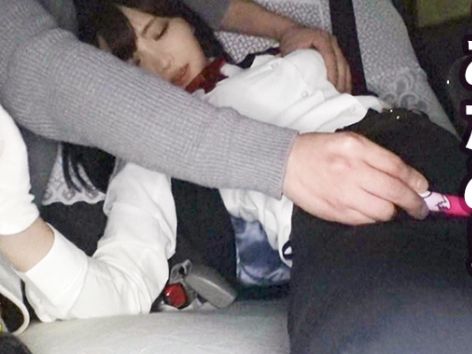 【爆乳タクシー運転手と車内プレイ】デカパイ美人ドライバーが制服姿で大胆に変貌！電マで乳首を刺激されただけで、一気にエロモード全開！車内でご奉仕フェラから本番まで、制服の隙間からこぼれる巨乳がたまらない！車内が熱くなること間違いなし！！