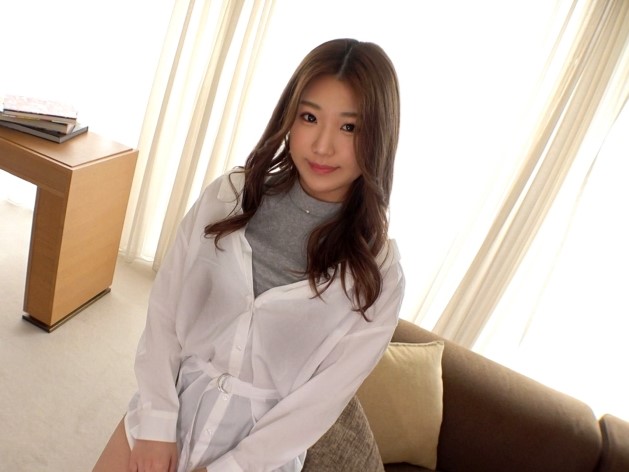 【高身長美女の裏バイト】海外旅行資金稼ぎにAVデビュー！敏感な乳首を責められ、長身ボディがビクビク痙攣！本気で感じまくる姿がエロすぎる♡