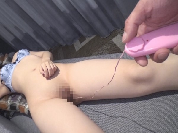 【ギャル彼女の初撮り】『感じすぎてヤバい…』美巨乳セクシーギャルがカメラの前で大胆露出！ パイパンから溢れるエッチな汁が止まらない！ 超敏感ボディを激しく責められ、イキまくる姿は必見！ 彼氏も知らない彼女の淫らな顔がここに…♡