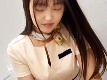 【エチエチ脱毛サロンの裏メニュー】美乳お姉さんがまさかのフェラ抜きサービス！？ 客のチンコに夢中になり、感じまくる姿にフル勃起確定！！