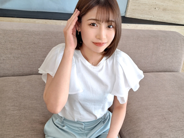 【素人】加藤アナに似ている携帯ショップの美人店員さん♡フェラチオと騎乗位で擦られてザーメン大量射精！