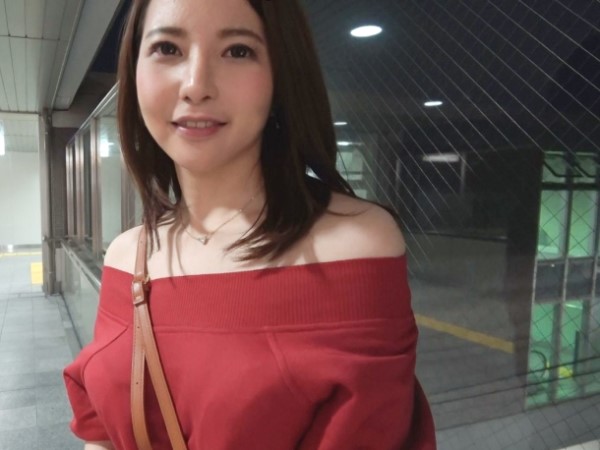 【三十路巨乳妻の危険な火遊び】旦那に不満を抱える艶っぽい奥様、他人チンポでイケナイ快楽に溺れる！豊満ボディを揺らし、ぱっくり開いたオマンコで激しいセックスを楽しむ人妻の性！♡