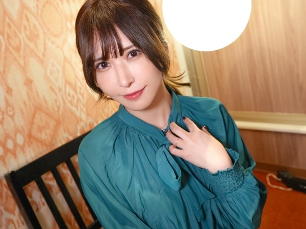 【旦那には内緒の危険な情事】激カワお姉さんが禁断の不倫セックス！マンコをじっくり観察＆ほじられ、止まらない愛液でグチョグチョに…我慢できずに他人棒に溺れる背徳の快楽！♡