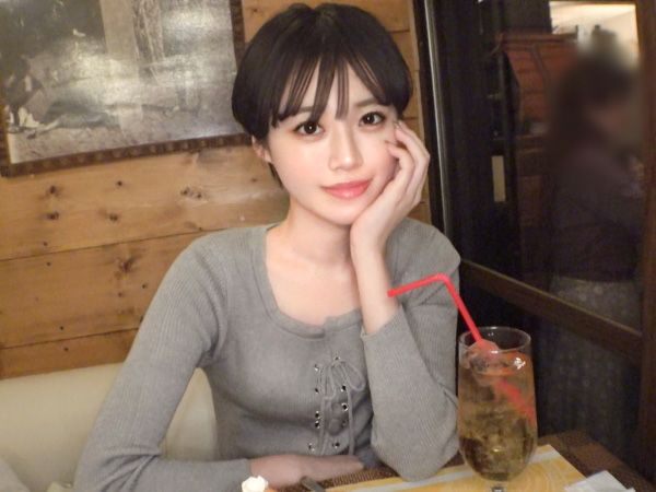 【突き出しヒップ】「いいお尻」「ふふ♥」得意げに魅せる下半身！淫靡な美尻が性的すぎてフル勃起！！