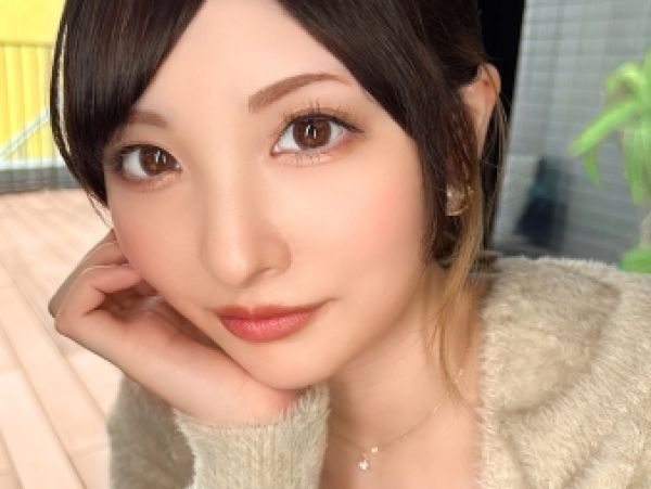 【素人】色白美ボディの爆尻お姉さんとイチャラブSEX！くびれボディを密着させながら、まったり愛し合う♥カメラ目線で見つめ合いながら、激しくも甘いハメ撮りがエロすぎる！！